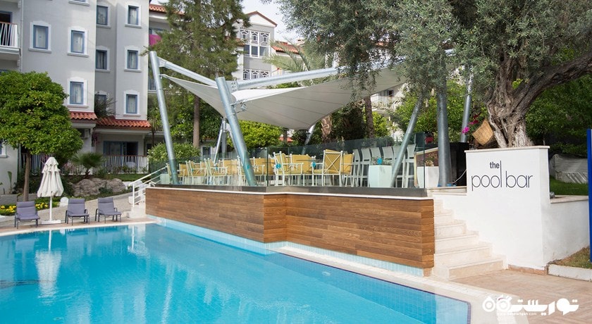 نمای بار کنار استخر روباز هتل